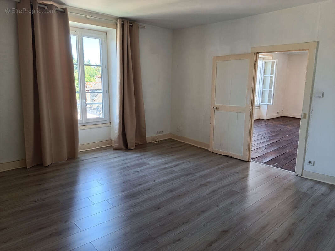 Appartement à rénover dans une belle bâtisse - Juillac - photo 11