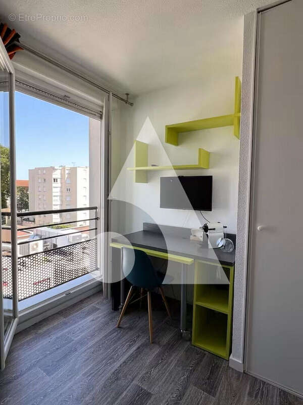 Studio Charpennes SANS BAIL COMMERCIAL18.66 m2 en étage élevé. - photo 3