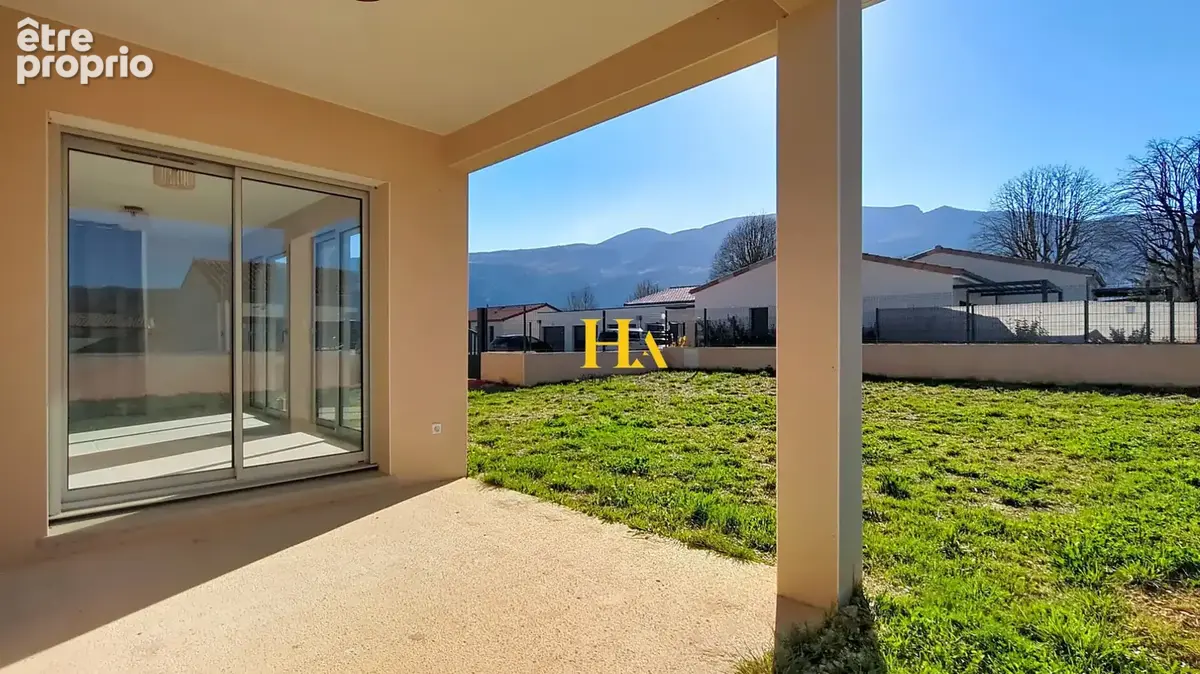 A vendre, Jaillans, maison de plain pied d'environ 94m², 3 chambres, garage et jardin. - photo 2
