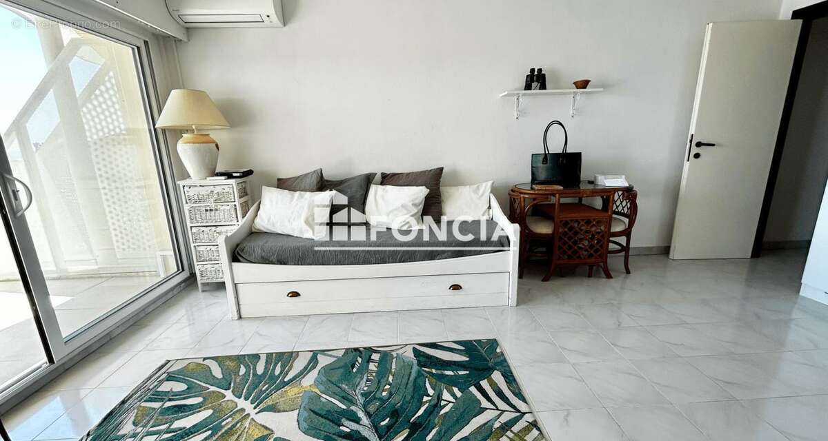  Saint-Raphaël Trayas Studio en première ligne sur mer avec toit terrasse et balcon - photo 9