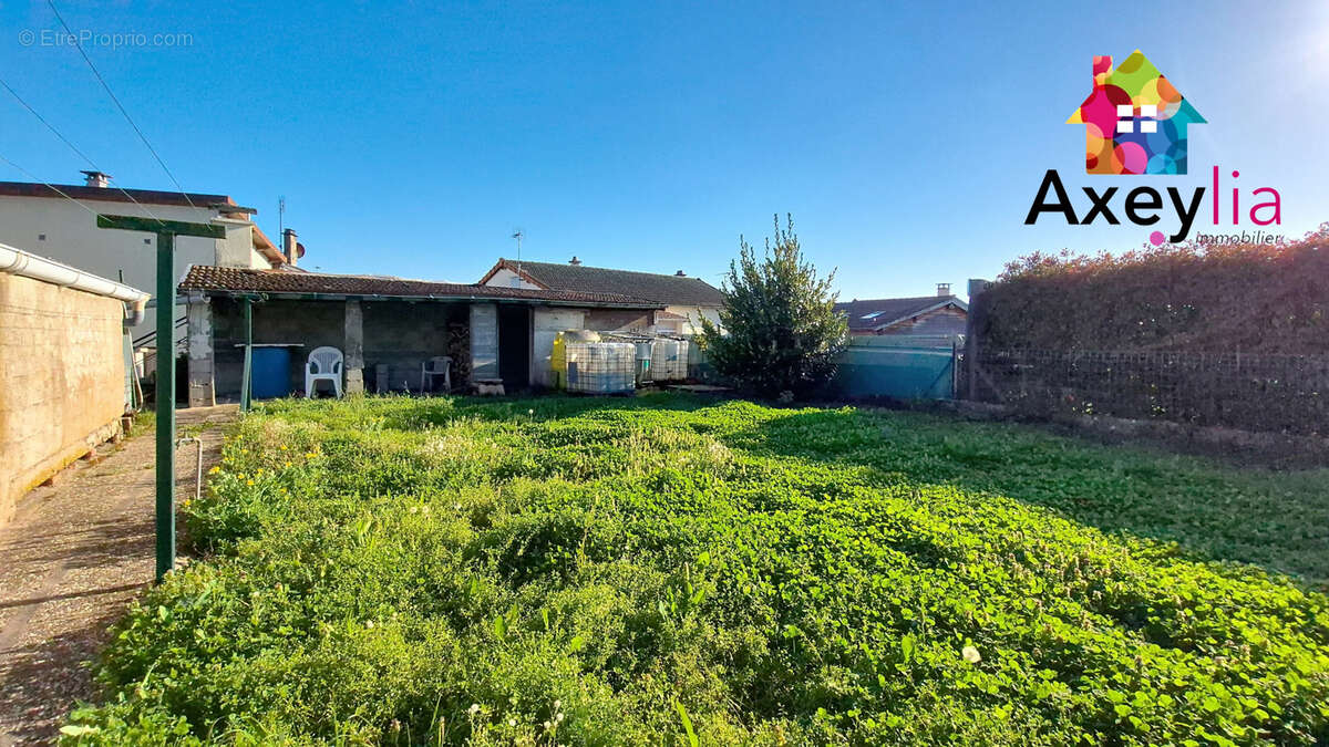 Maison à POUILLY-SOUS-CHARLIEU