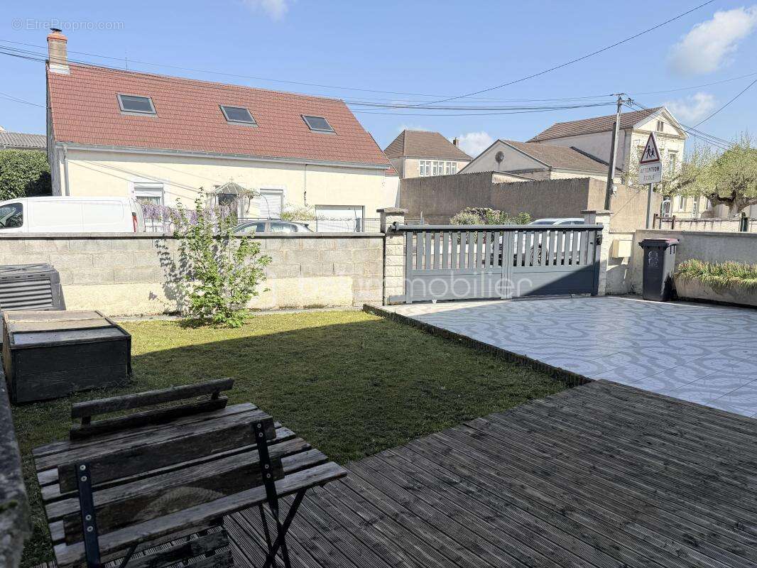 Maison à AISEREY