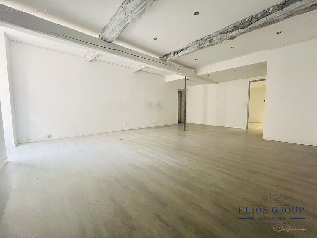 Appartement 70 m² à Saint-Zacharie  - photo 2