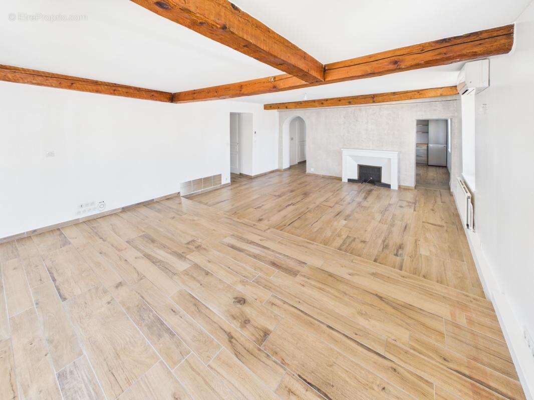 CHAMBÉRY HISTORIQUE - T4 de109.22m² en dernier étage avec cave et greniers - photo 5