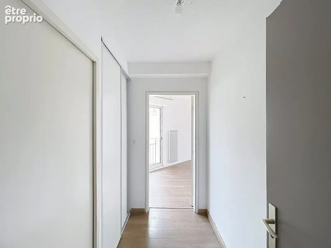 Toulouse Avenue Camille Pujol - T3 Traversant 62 mètres carrés- Dernier étage - Balcon Sud - Parking sous sol - photo 2