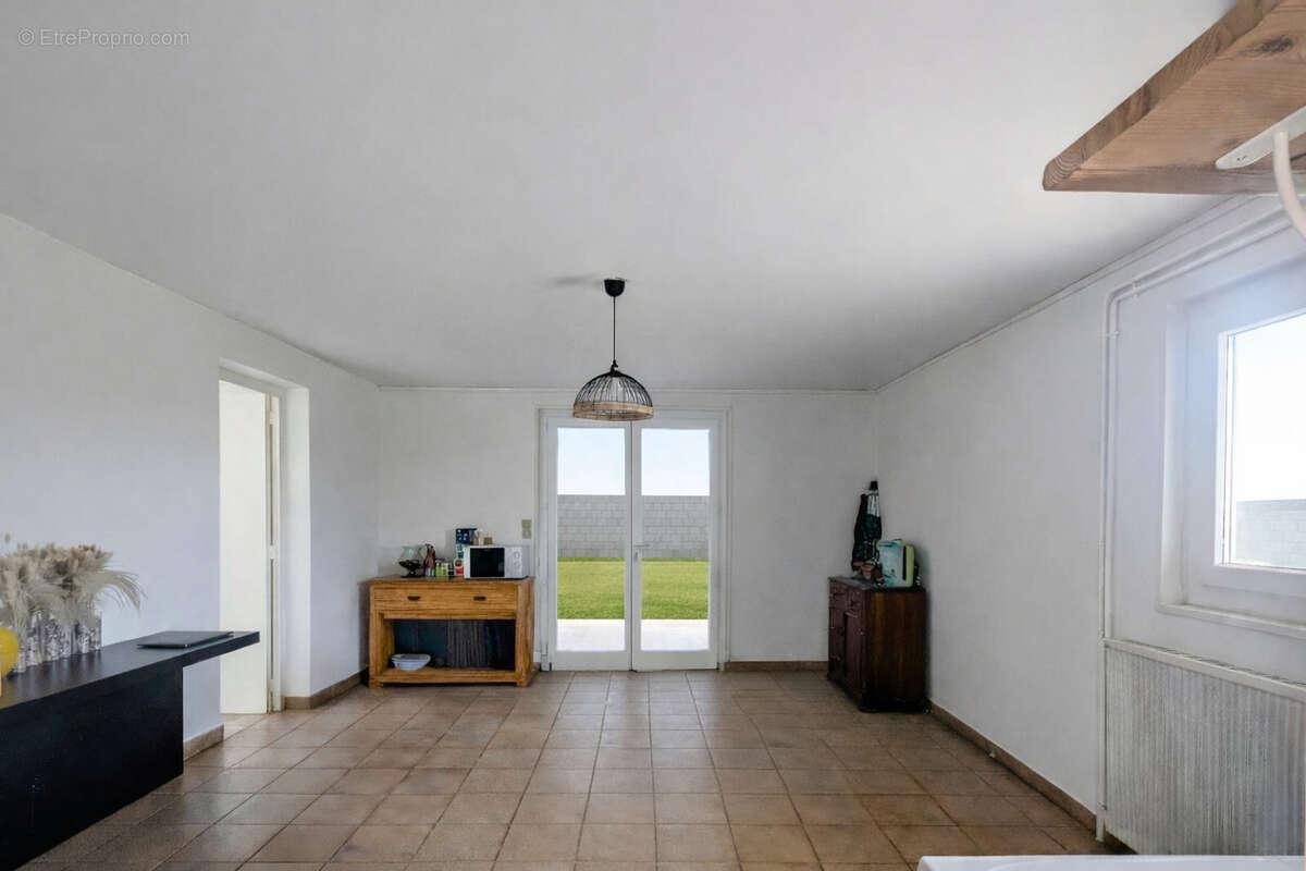 Maison à DOMPIERRE-SUR-VEYLE