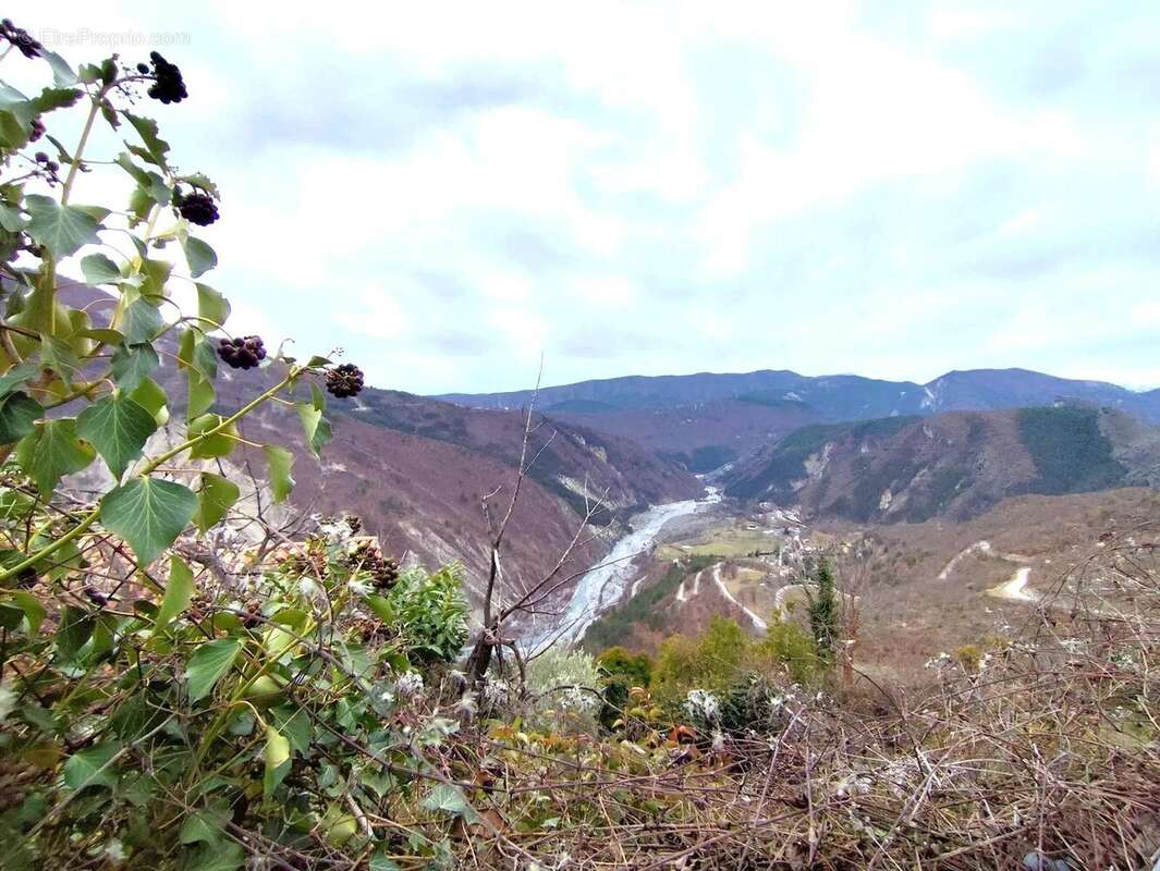 Appartement à CASTELLET-LES-SAUSSES