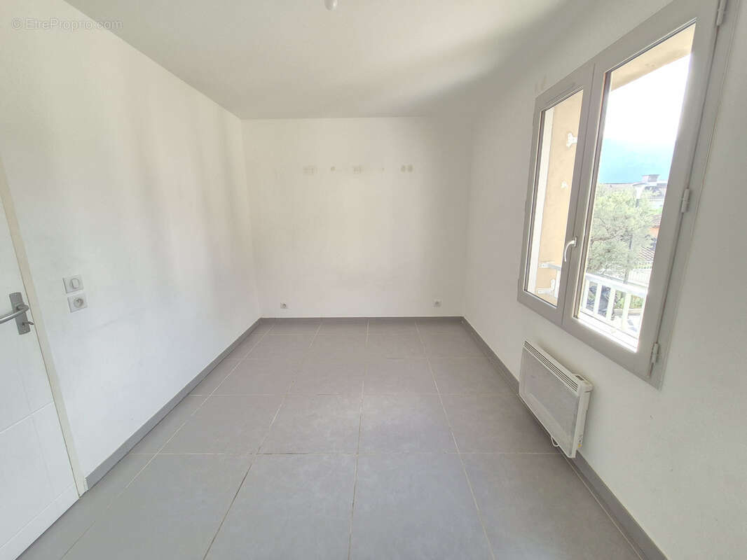 Maison à LE REVEST-LES-EAUX