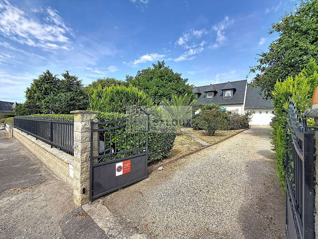 BILLIERS - Maison indépendante avec jardin, garage et aperçu mer - photo 17