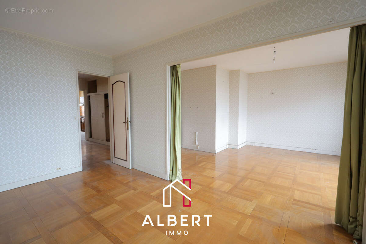 Appartement à LES LILAS