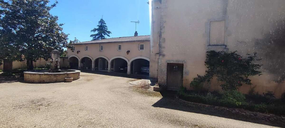 Maison à VIEUX-RUFFEC