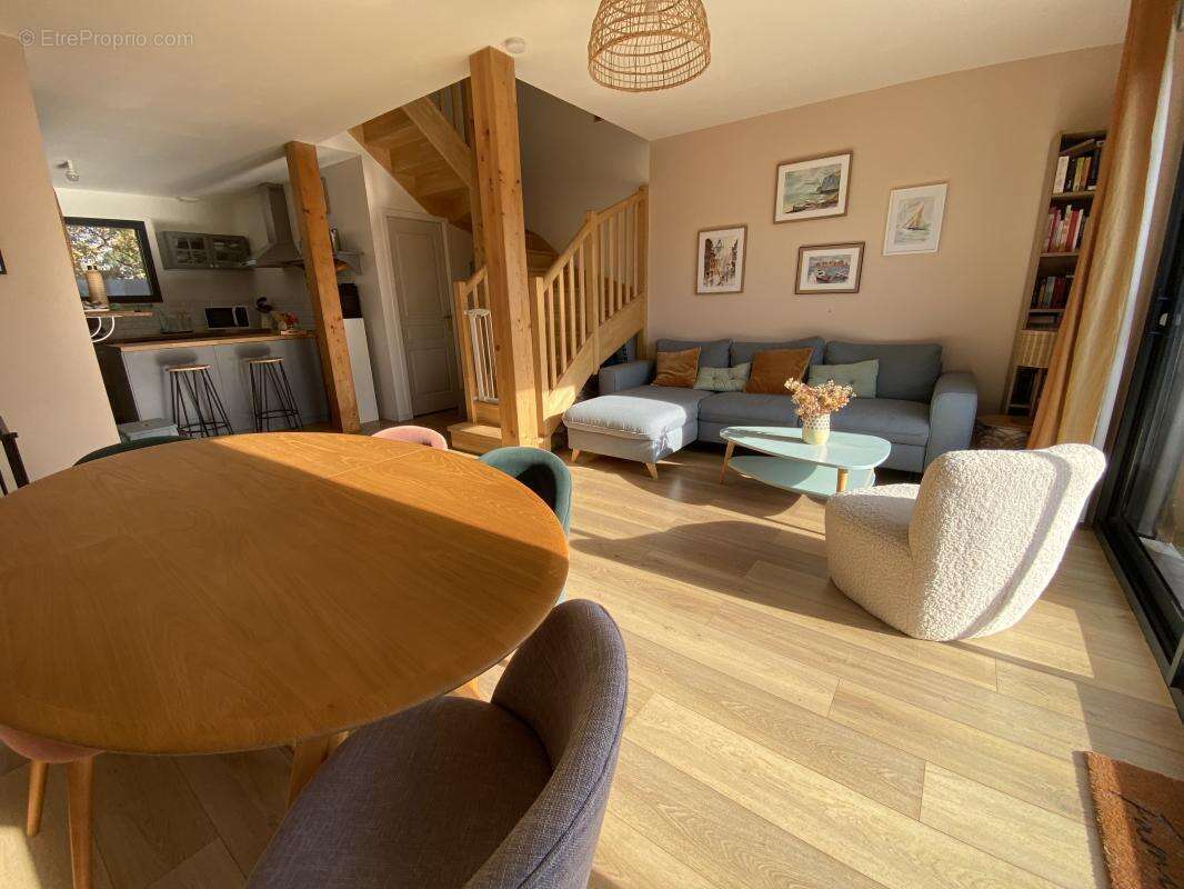 Maison à PAREMPUYRE