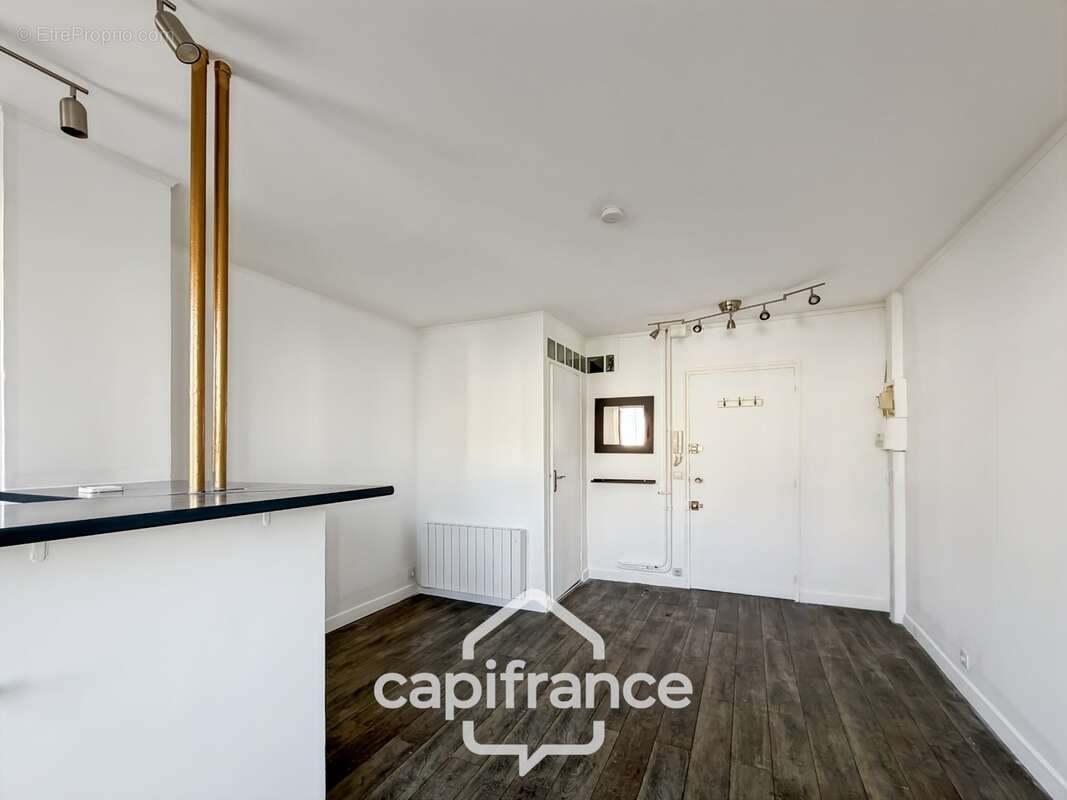 Studio rénové avec balcon, parking et cave – Hyper centre de Chelles (77) - photo 5
