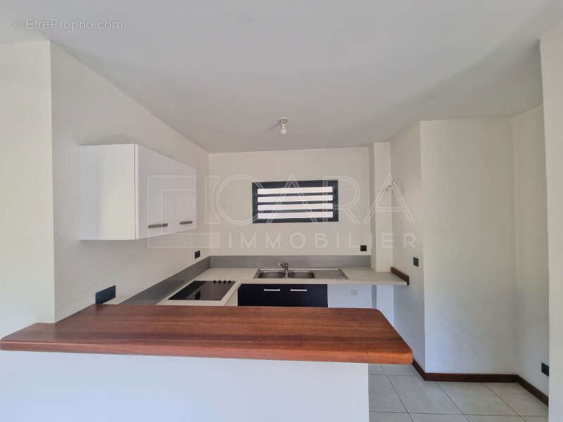 Commerce 110 m² à Remire-Montjoly  - photo 3