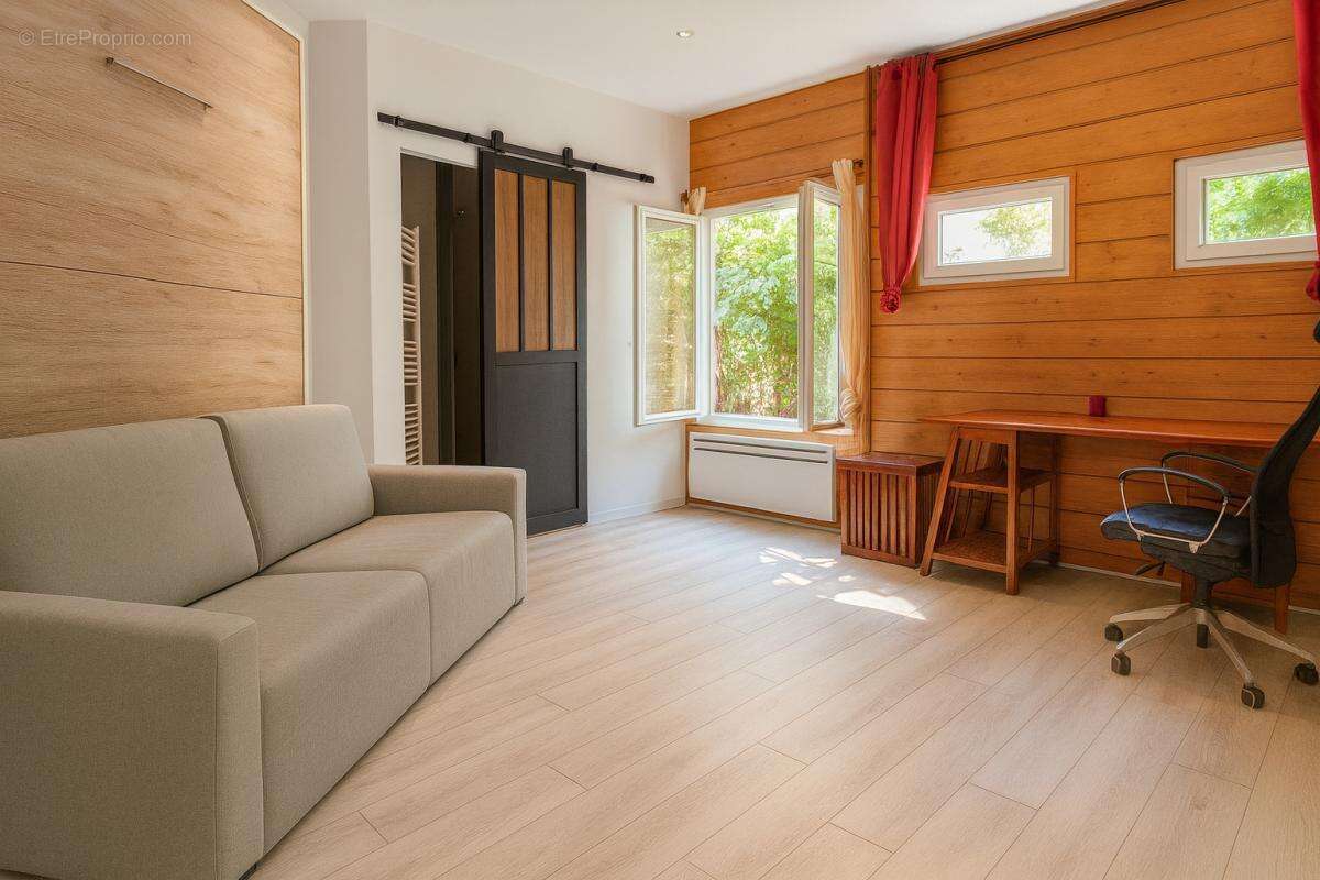 Appartement à LES LILAS