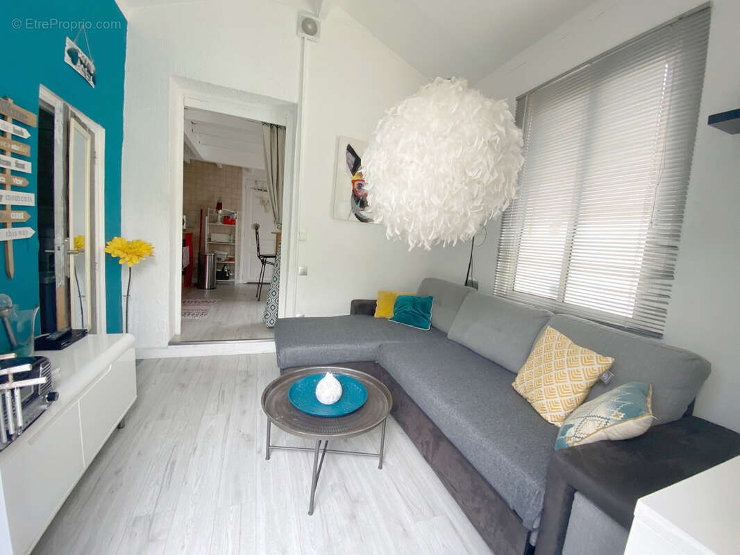 Appartement à MAUGUIO