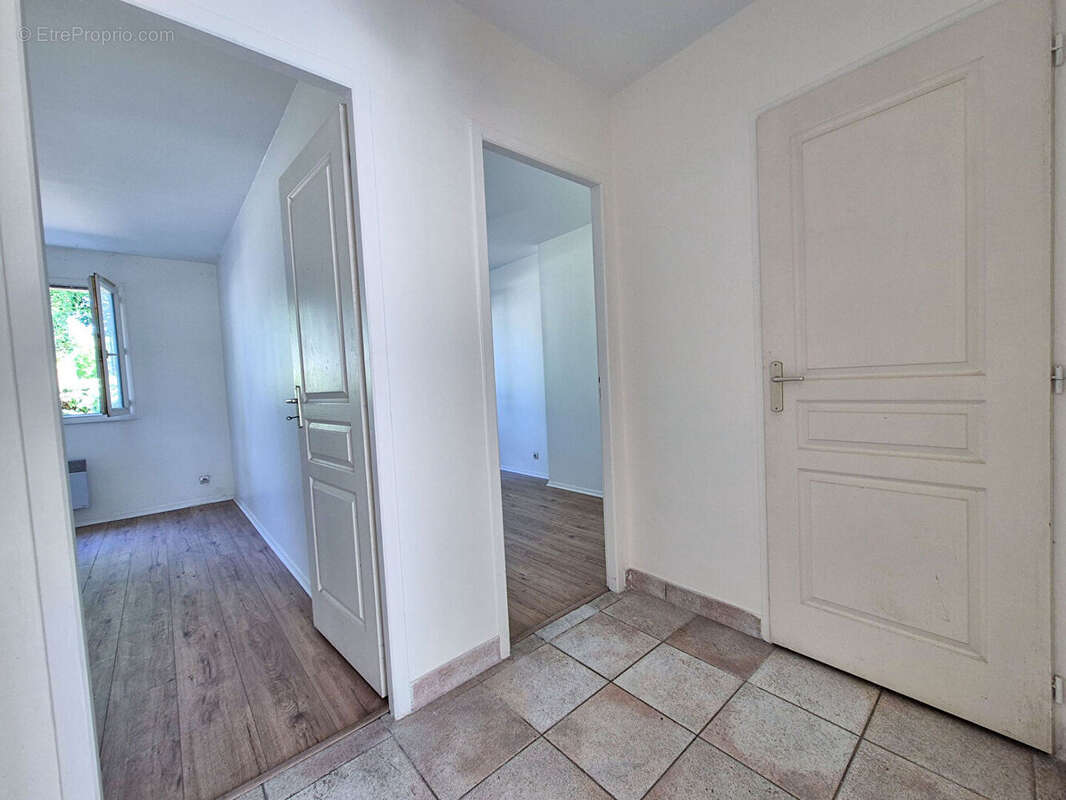 DAMMARIE-LES-LYS, proche gare de Melun, Appartement 3 pièces avec deux jardins - photo 8