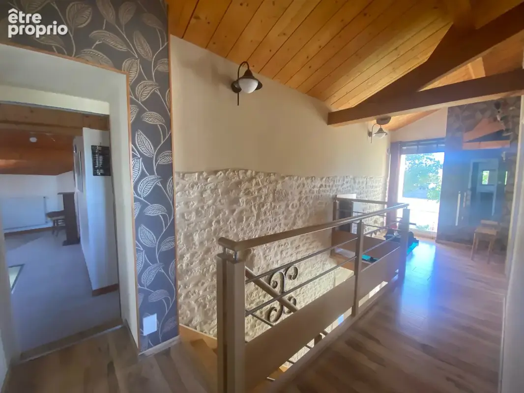 Maison en pierres à étage, 2 pièces de vie salon/salle à manger, 4 chambres, terrasses, jardin et nombreuses d - photo 8