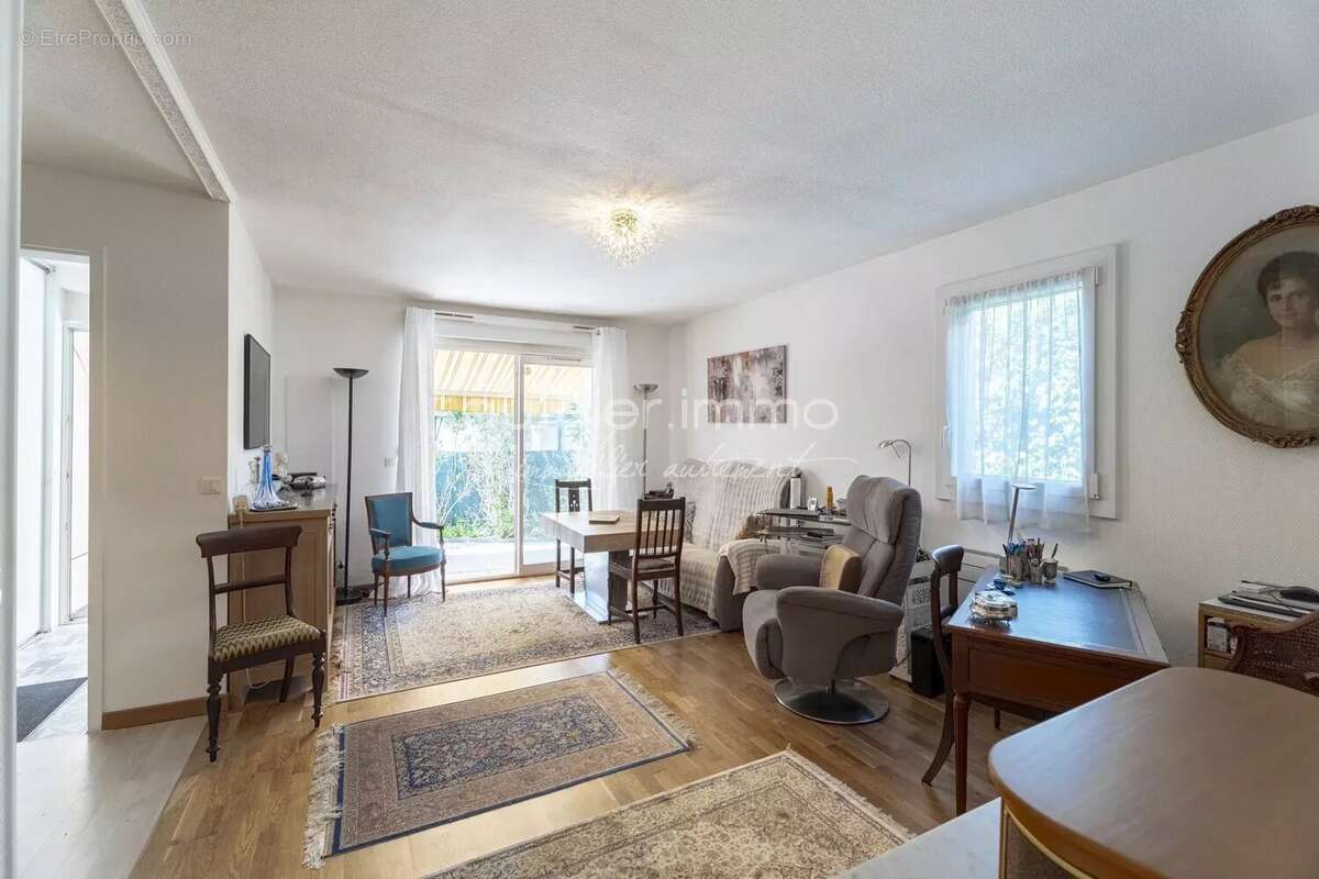 Appartement à MOUANS-SARTOUX