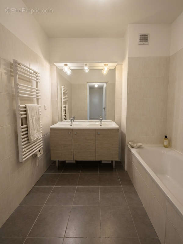 NICE OUEST   CORNICHE FLEURIE  Beau 3 pièces avec grande terrasse, piscine et parking - photo 8