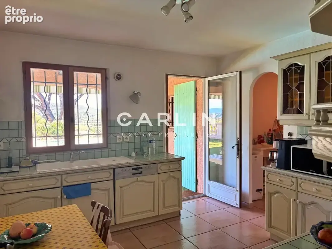 Villa avec potentiel vue mer et collines - photo 4