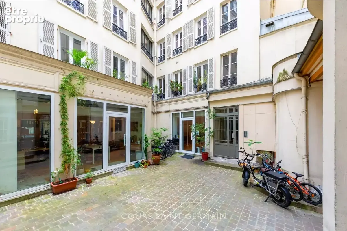 4 pièces plein sud entièrement rénover  dans le Marais. - photo 13