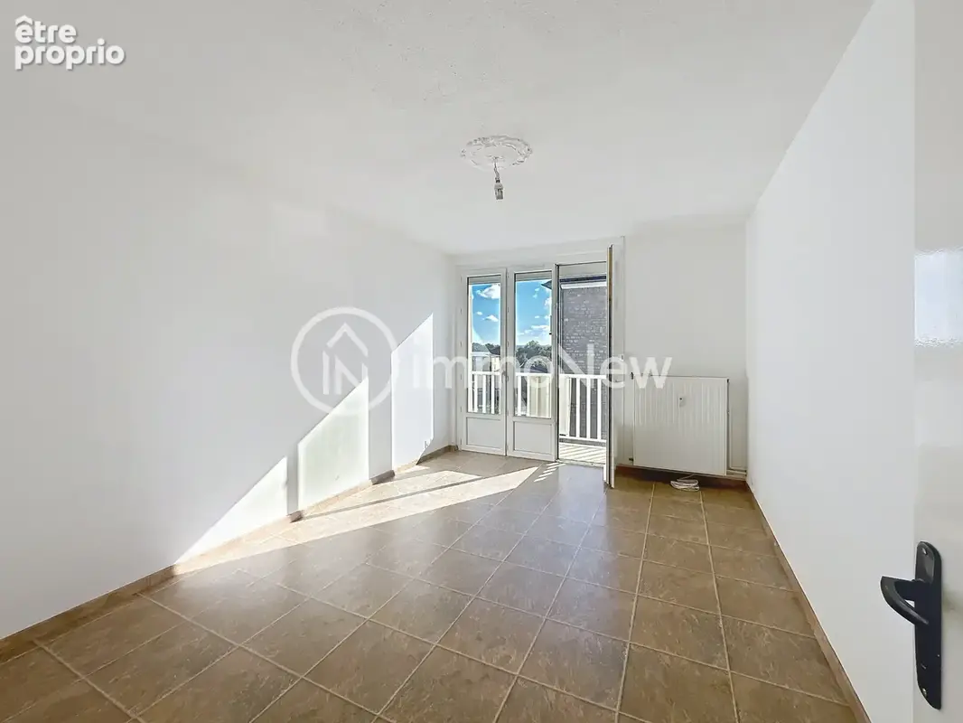 Un appartement au cinquième et dernier étage avec balcon, vue dégagée et avec une cave - photo 2
