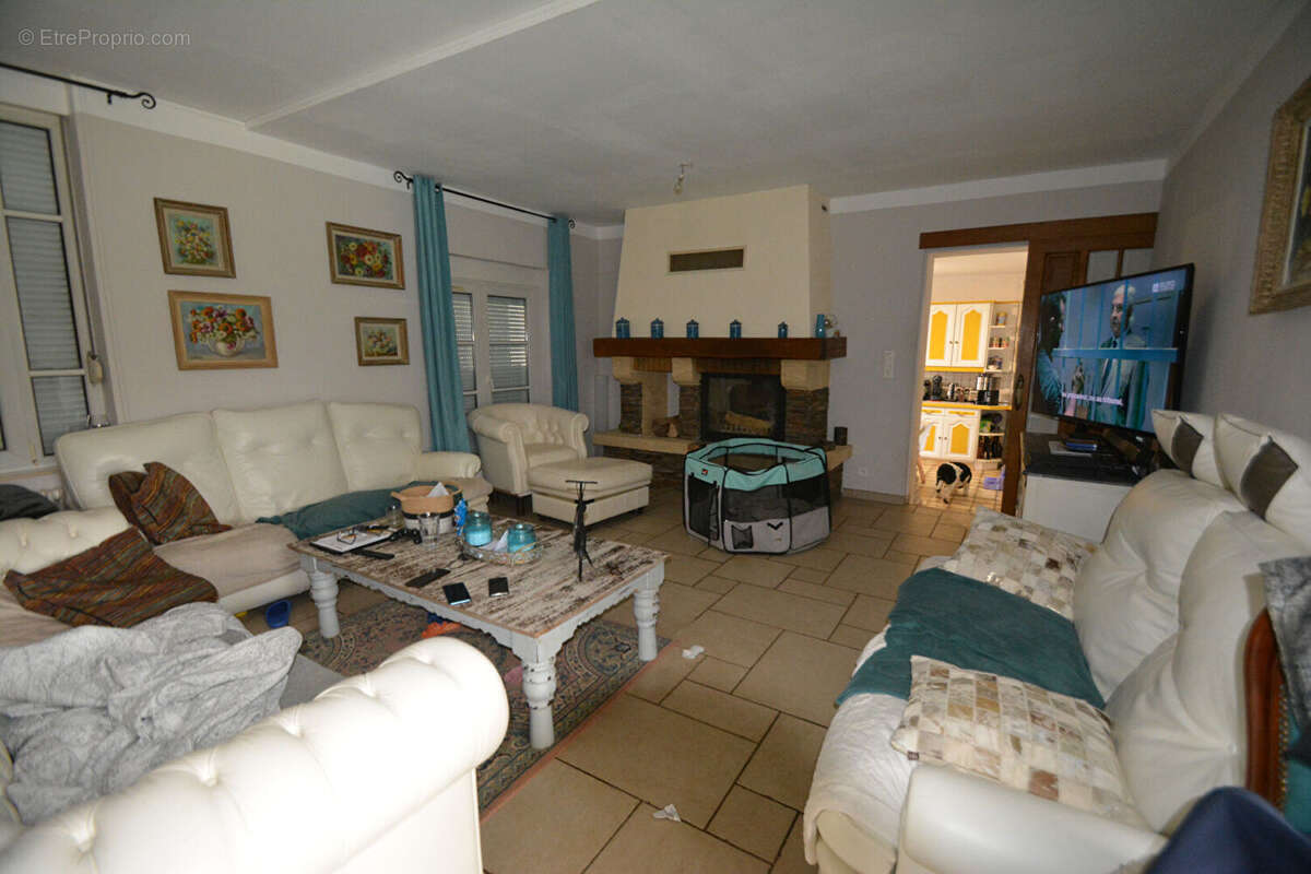 Maison à COUCY-LE-CHATEAU-AUFFRIQUE