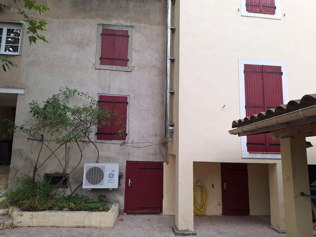 Maison de ville en bord de rivière avec cour, spa et caves - photo 5