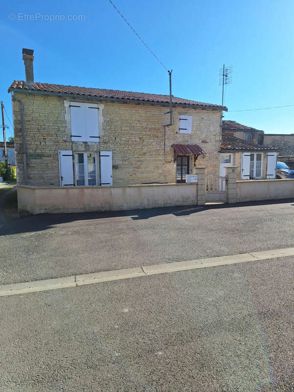 Maison à SAINT-HILAIRE-LA-PALUD