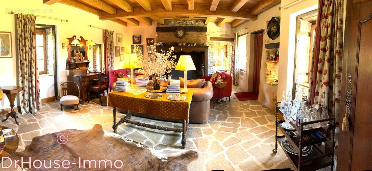 Maison à SAINT-YRIEIX-LA-PERCHE