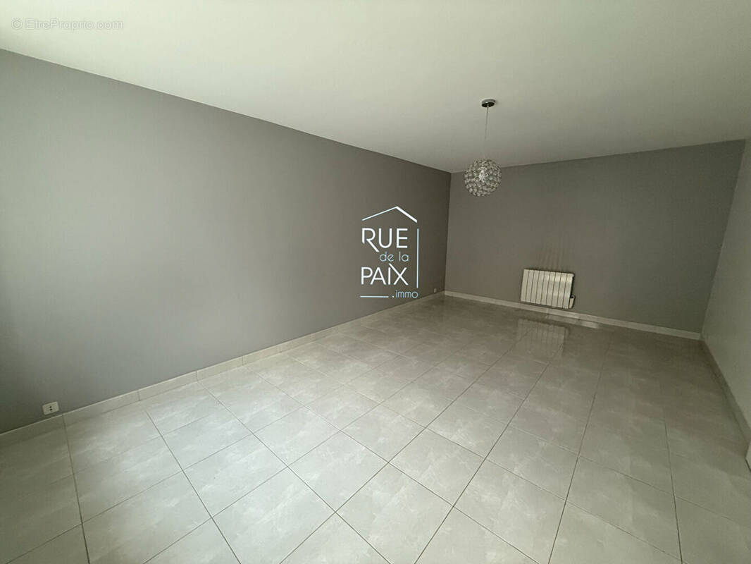 Maison à LENCLOITRE