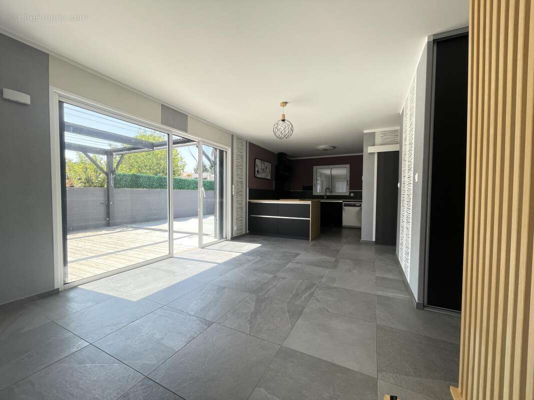 Maison 71 m² à Peret  - photo 4
