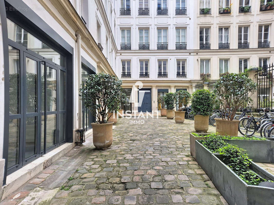 Commerce à PARIS-10E