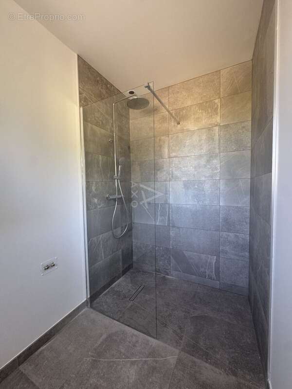 LARUSCADE  Maison neuve de 115 m², 3 chambres, garrage, jardin sans vis-à-vis - photo 8