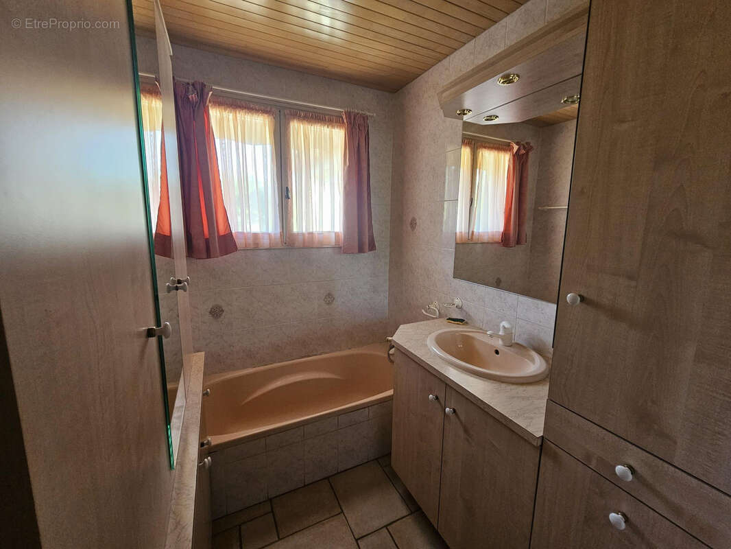 Maison à VERCEL-VILLEDIEU-LE-CAMP