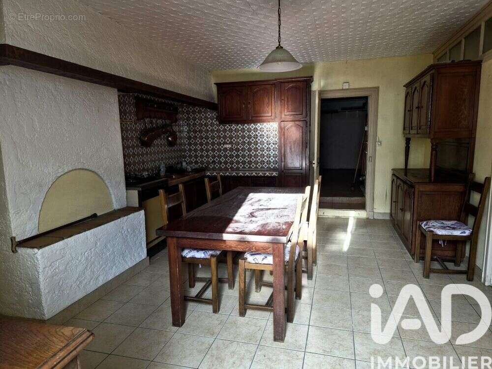 Maison 211 m² à Chambon  - photo 2