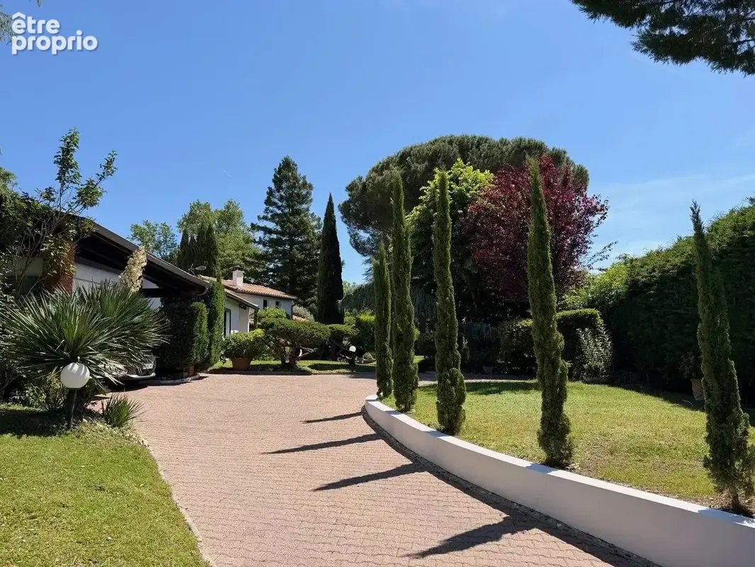 Contemporaine de 163 m² avec piscine sur 2195 m² de terrain - photo 23
