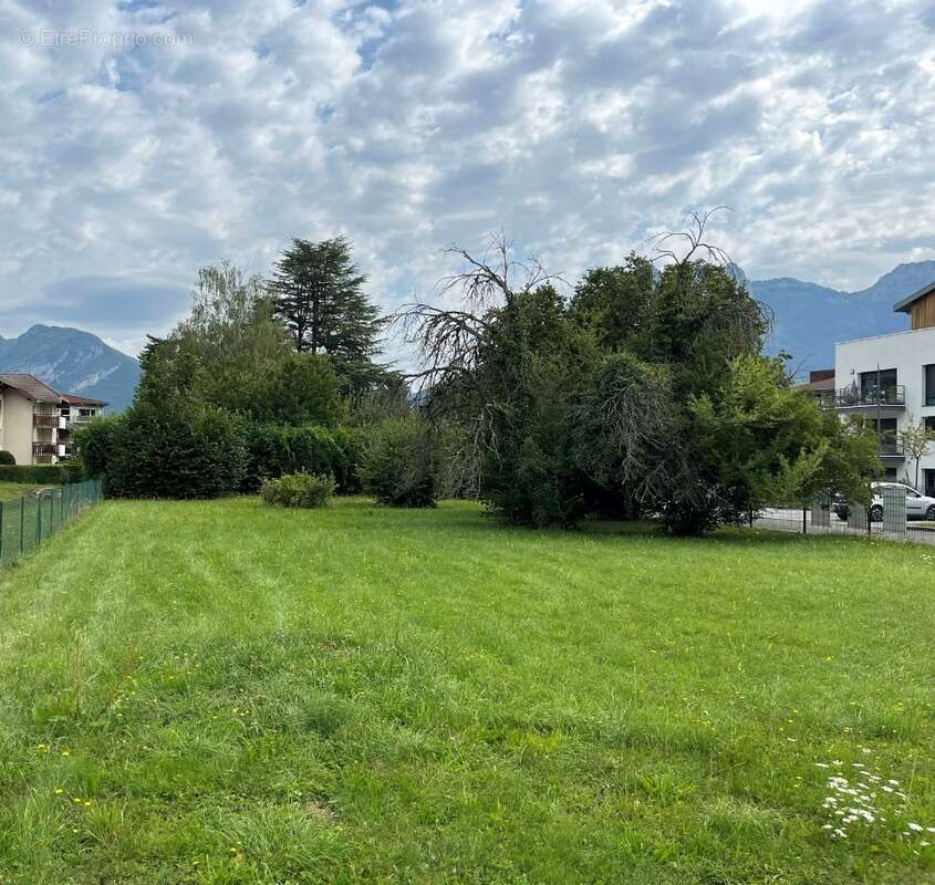Terrain à SAINT-JORIOZ