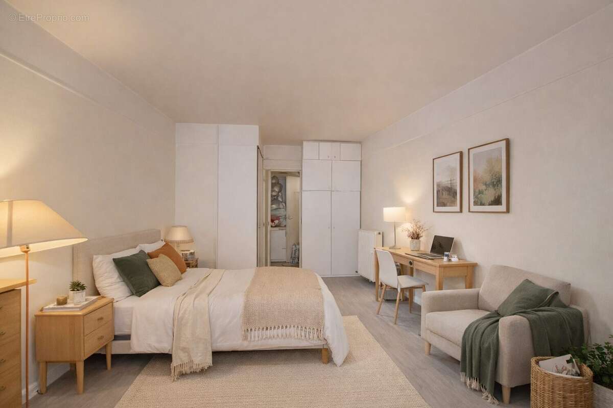 Appartement à PARIS-16E