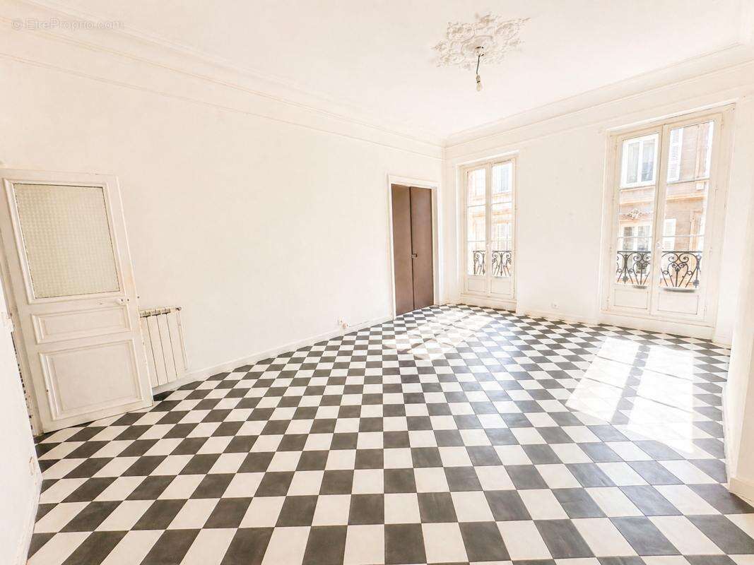 Appartement à MARSEILLE-1E
