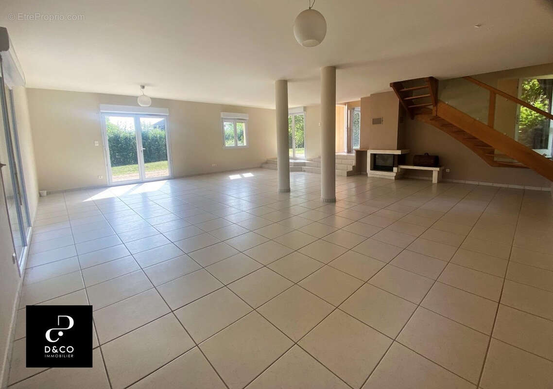 Maison à PONT-DE-VEYLE