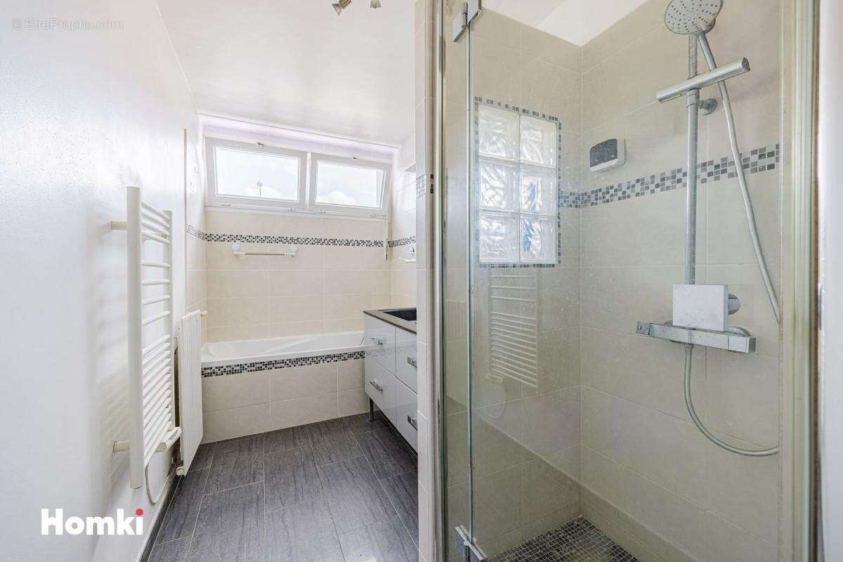 Appartement T3 de 67 m2 à Courbevoie 92400, Rue Pierre Brossolette - photo 7