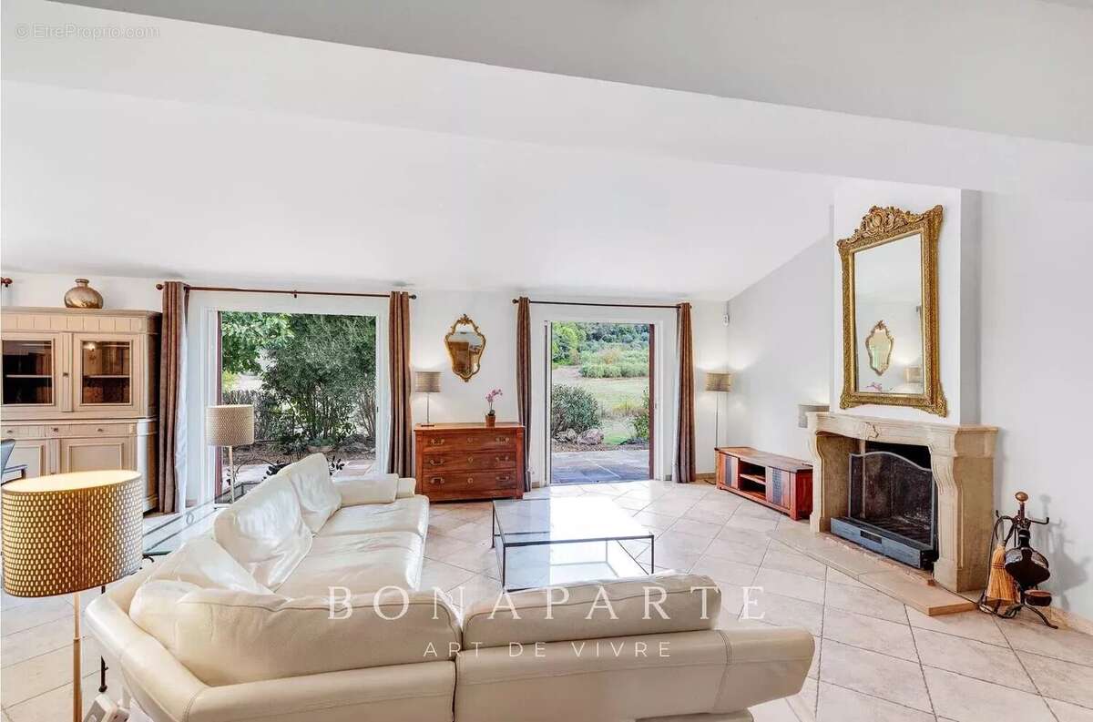 Bagnols-en-forêt - villa provençale - piscine et grand jardin - photo 4