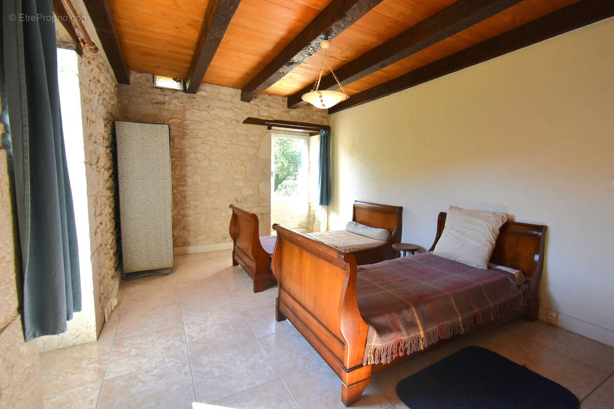 Maison à MONTAIGU-DE-QUERCY