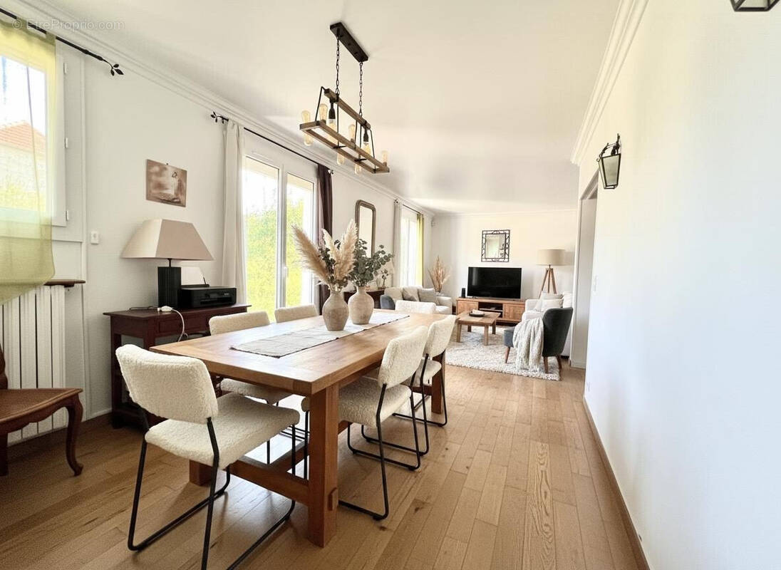 Photo avec Home Staging  - Maison à LIVRY-GARGAN