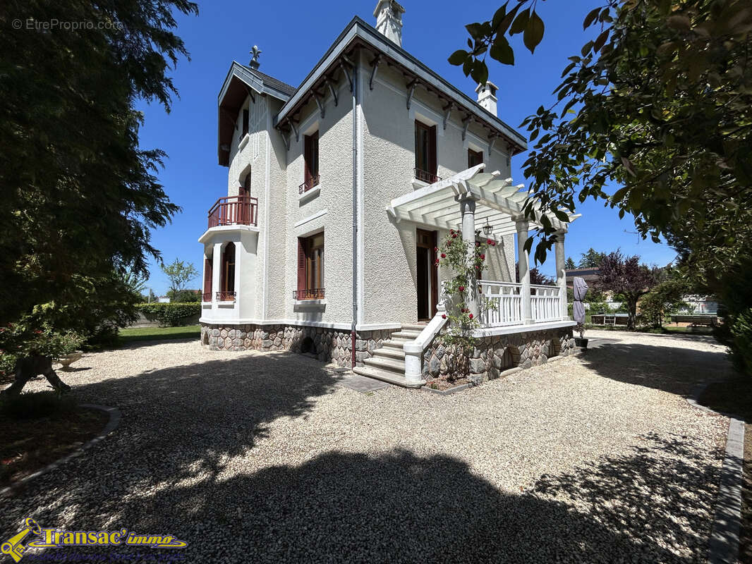Maison à PUY-GUILLAUME