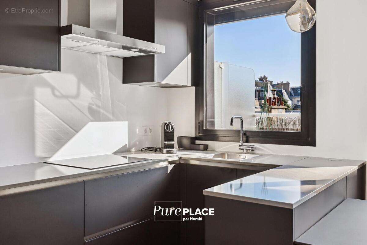 Appartement à PARIS-8E