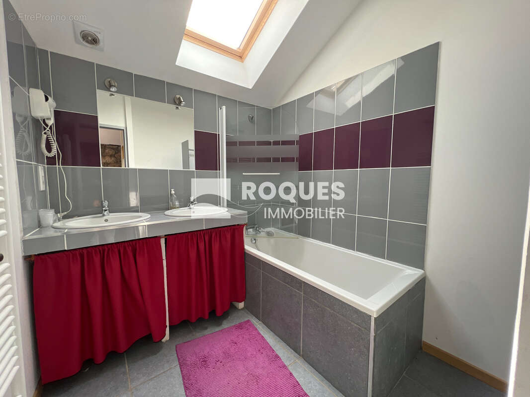 Maison à usage d'habitation avec dépendances, cour et jardin - photo 15