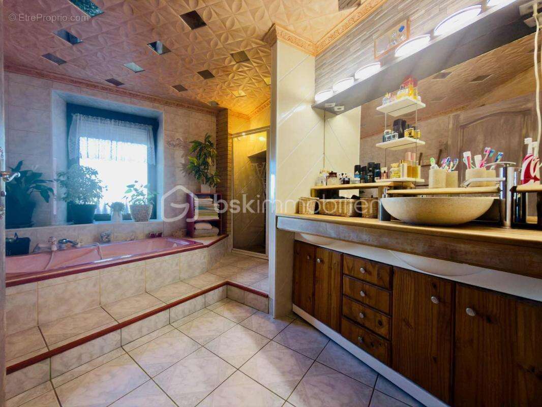 Maison de village de 128m² à BINING - photo 8